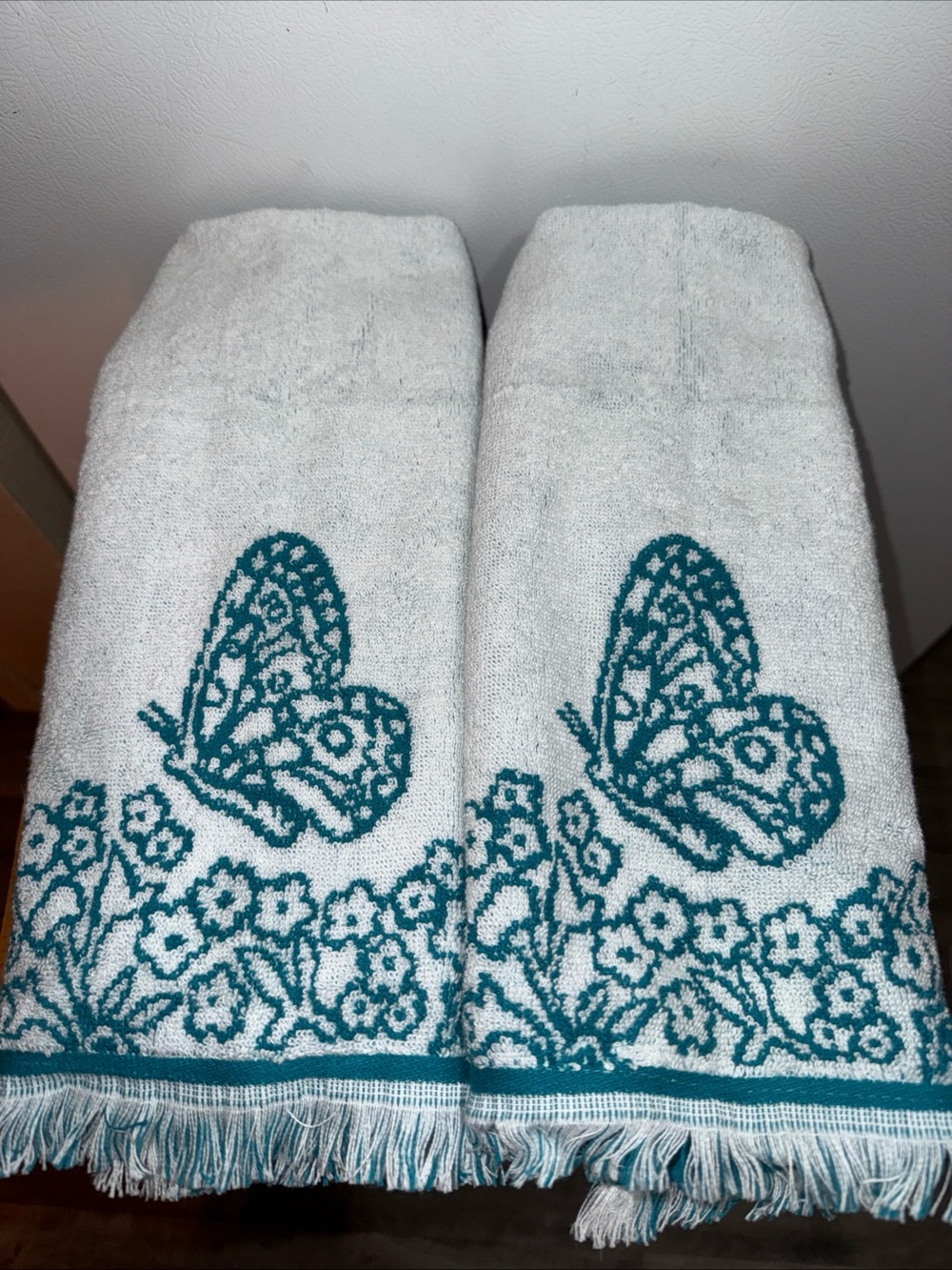 Vtg 80s White Bath Towels with Teal Butterfly Jacquard - Set of 2